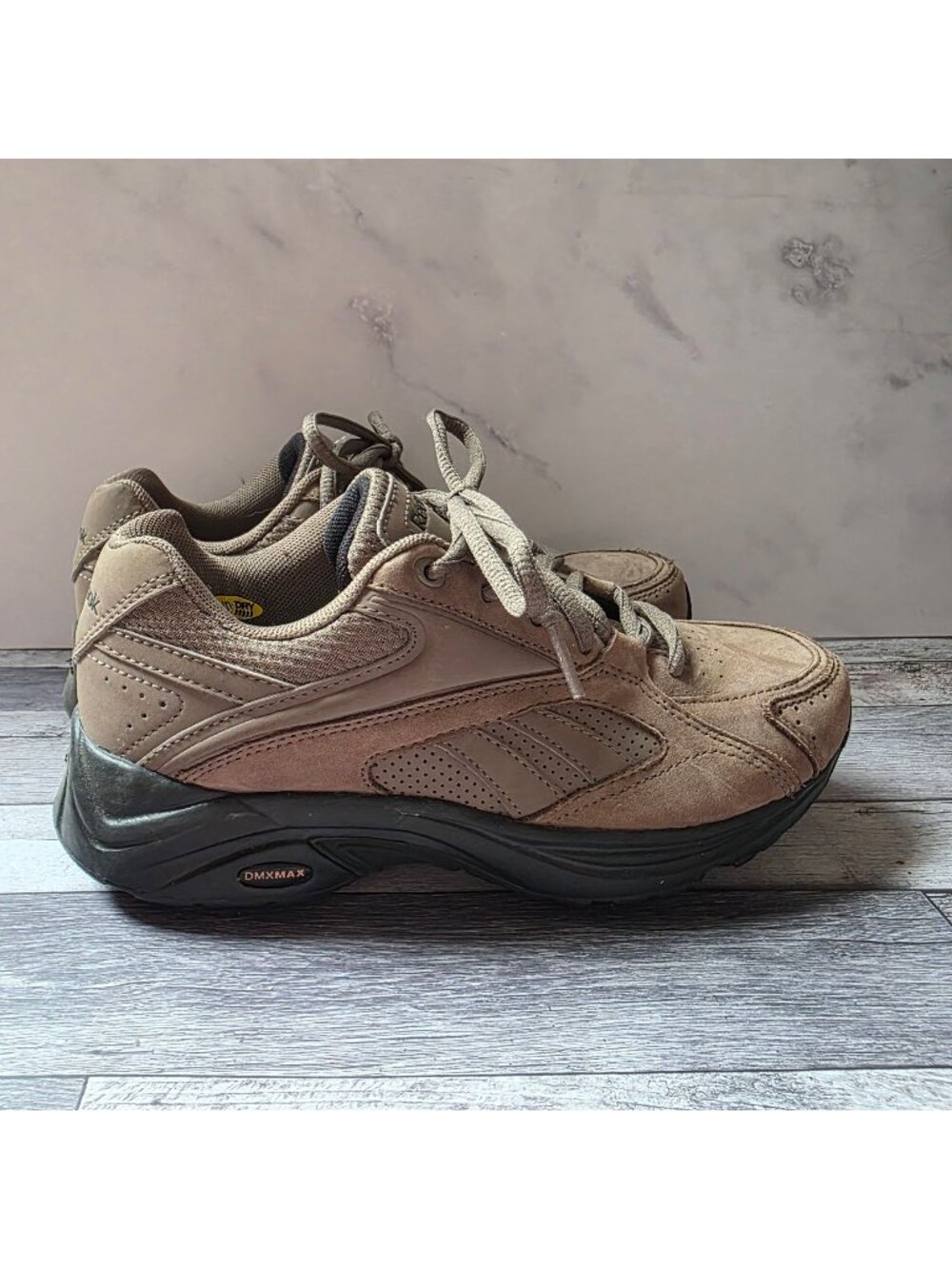 Reebok Womens DMX Max Walking Shoes Beige Size 5 USA Comfortable Durable Sneaker